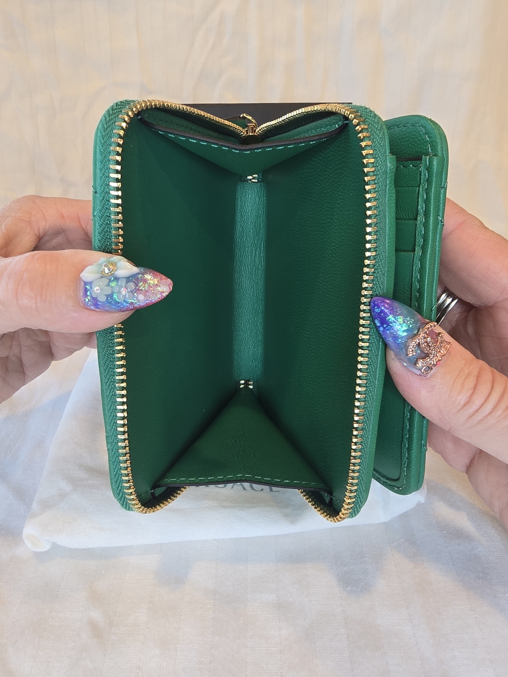 Versace Green Lamb Skin Quilted Leather Zip Wallet with Gold Medusa - Picture 7 of 14